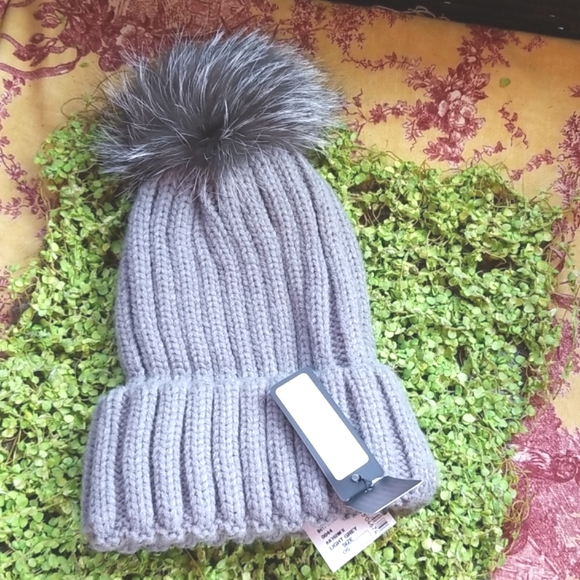 ANNABELLE Knit Chunky Cable Acrylic Real Fur Silver Fox Pom Pom Beanie Hat NWT - Picture 12 of 13